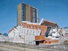 Figura 8. Edificio totalmente desplomado, en Concepción (Fuente: AIR)
