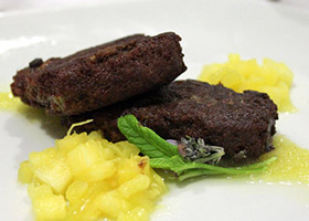Torrija de chocolate con confitura de piña